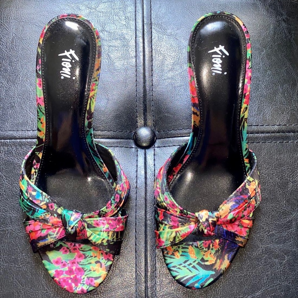 FIONI Clothing Women's Floral Heels - Multicolor